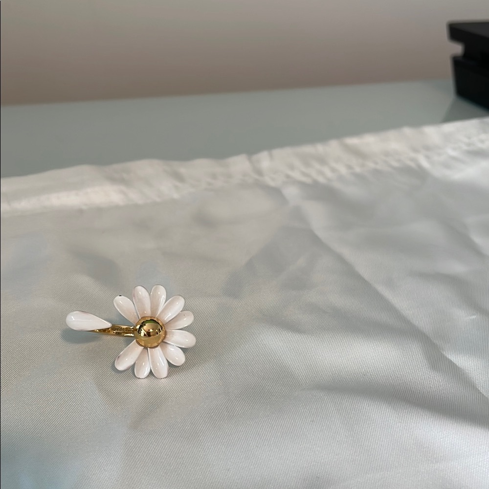 Kate Spade White and Gold Daisy Ring